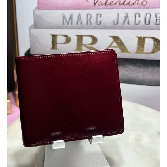 Burberry Elegant B Cut Bifold Wallet Burgundy Leather Wallet EUC - Picture 1 of 11